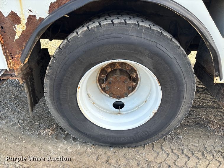 image for item DT2758 2007 International 4300 digger derrick truck