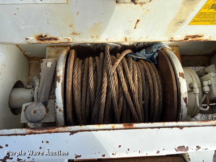 image for item DT2758 2007 International 4300 digger derrick truck