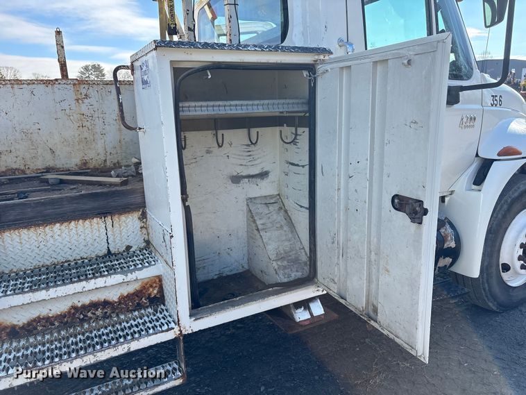 image for item DT2758 2007 International 4300 digger derrick truck