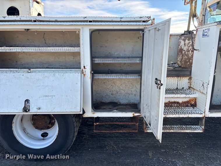 image for item DT2758 2007 International 4300 digger derrick truck