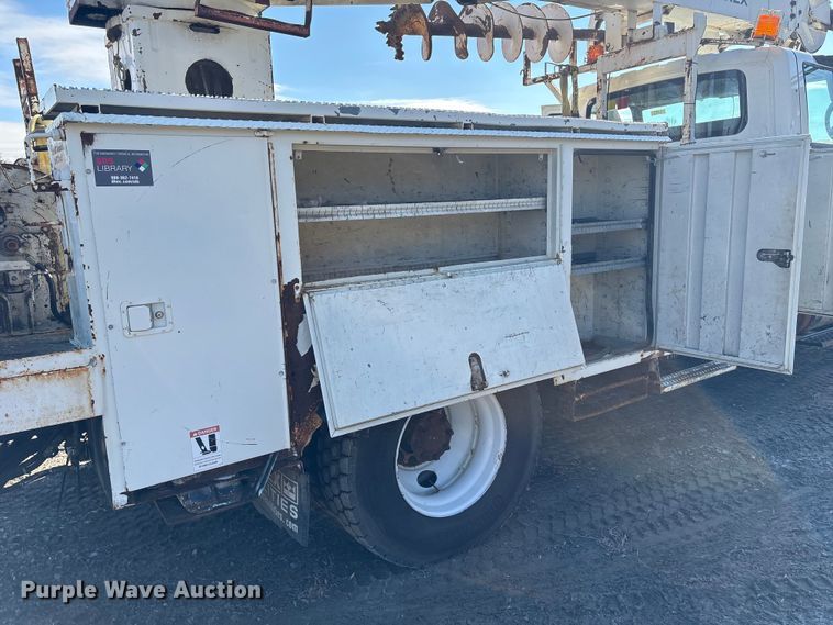 image for item DT2758 2007 International 4300 digger derrick truck