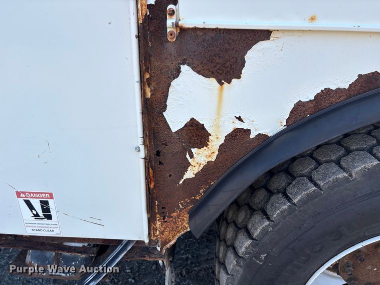 image for item DT2758 2007 International 4300 digger derrick truck