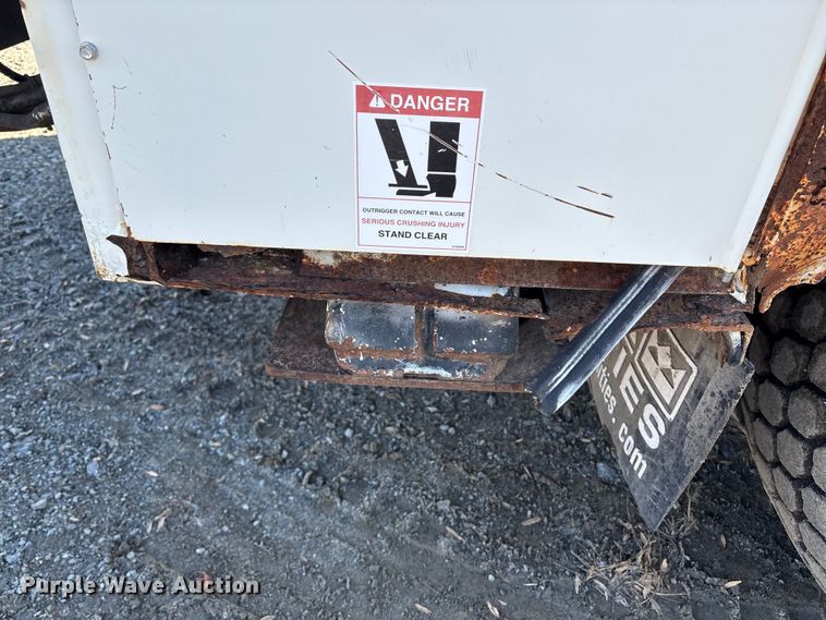 image for item DT2758 2007 International 4300 digger derrick truck