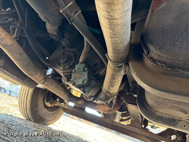 image for item DT2758 2007 International 4300 digger derrick truck