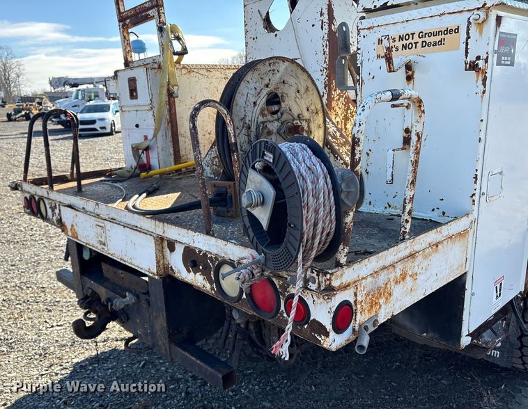 image for item DT2758 2007 International 4300 digger derrick truck