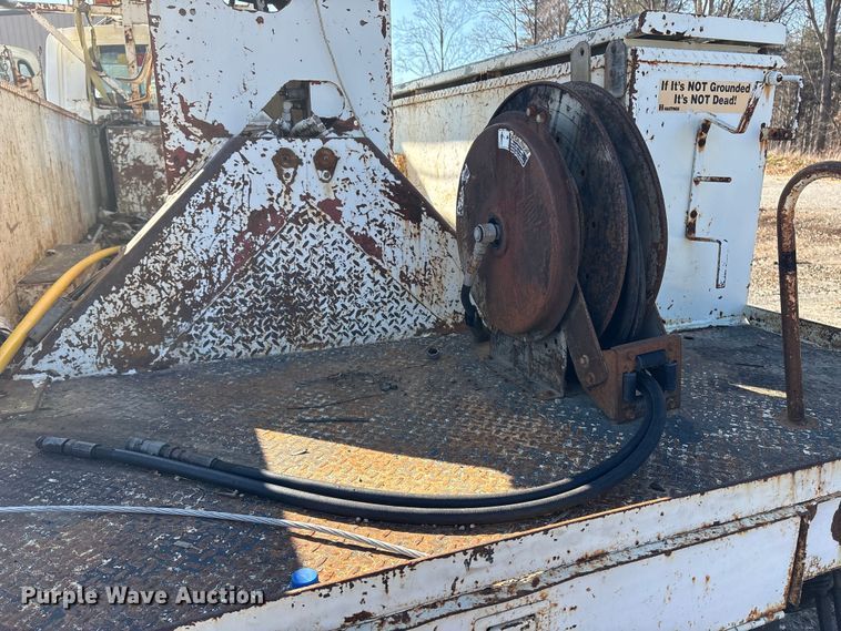 image for item DT2758 2007 International 4300 digger derrick truck