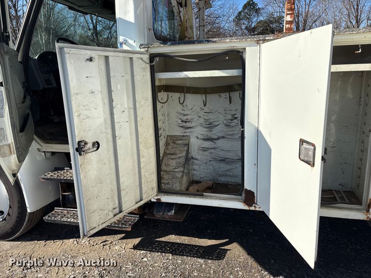 image for item DT2758 2007 International 4300 digger derrick truck