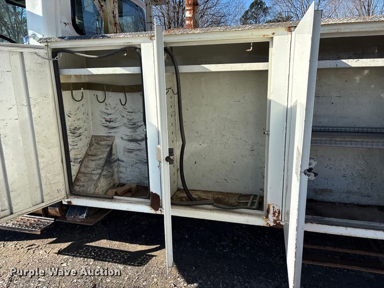 image for item DT2758 2007 International 4300 digger derrick truck