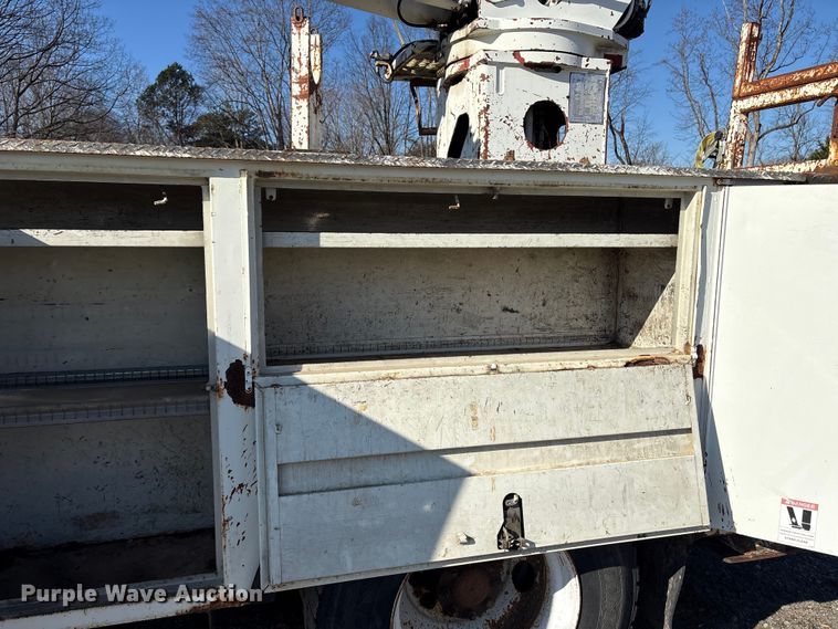 image for item DT2758 2007 International 4300 digger derrick truck