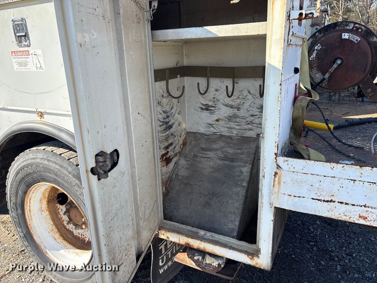 image for item DT2758 2007 International 4300 digger derrick truck