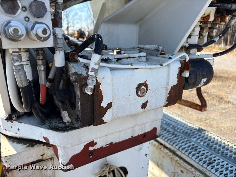 image for item DT2758 2007 International 4300 digger derrick truck