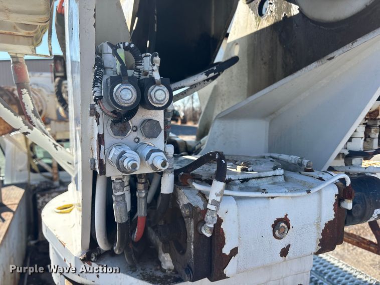 image for item DT2758 2007 International 4300 digger derrick truck