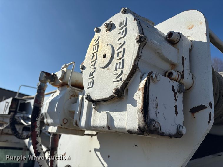 image for item DT2758 2007 International 4300 digger derrick truck