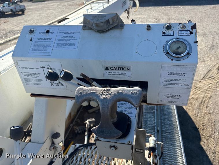 image for item DT2758 2007 International 4300 digger derrick truck