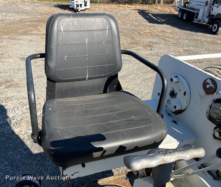 image for item DT2758 2007 International 4300 digger derrick truck