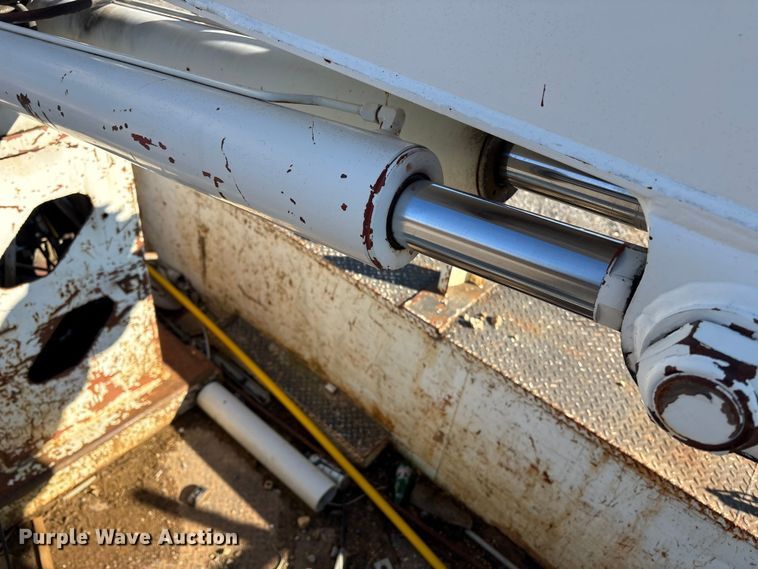 image for item DT2758 2007 International 4300 digger derrick truck