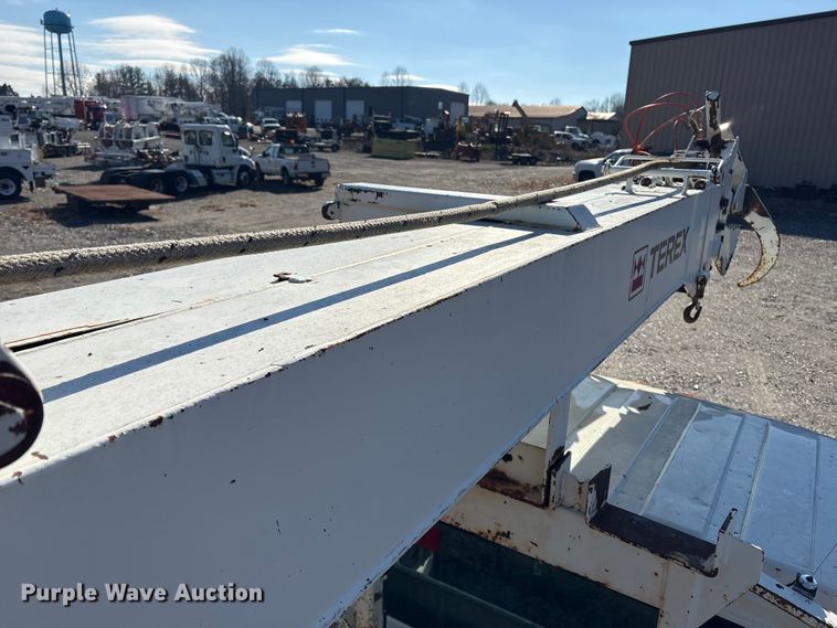 image for item DT2758 2007 International 4300 digger derrick truck