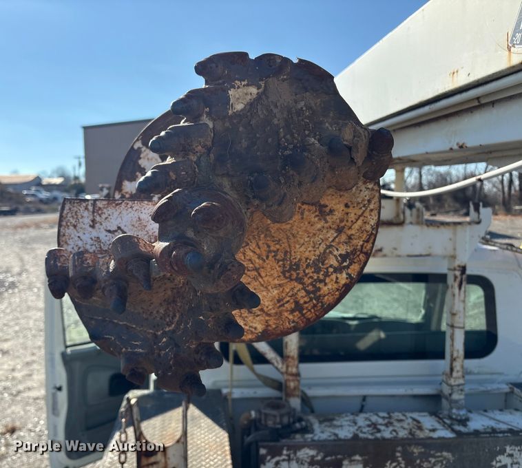 image for item DT2758 2007 International 4300 digger derrick truck