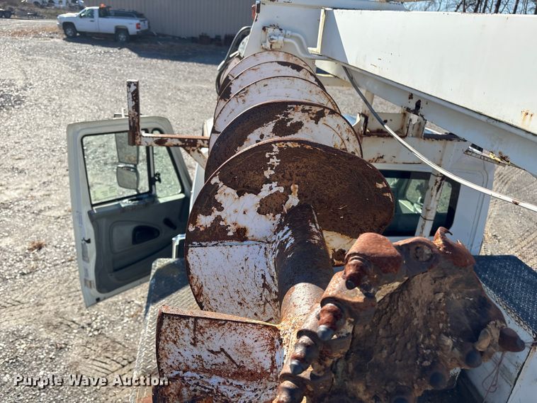 image for item DT2758 2007 International 4300 digger derrick truck