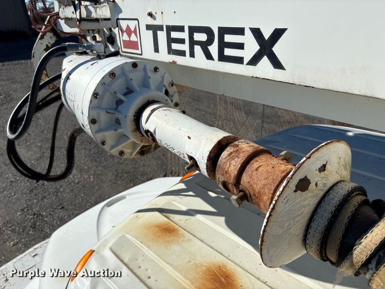 image for item DT2758 2007 International 4300 digger derrick truck