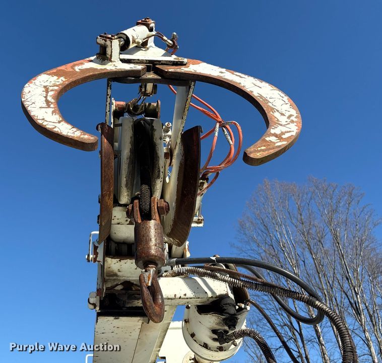 image for item DT2758 2007 International 4300 digger derrick truck