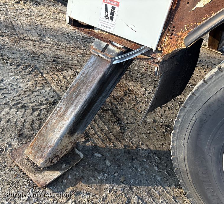 image for item DT2758 2007 International 4300 digger derrick truck