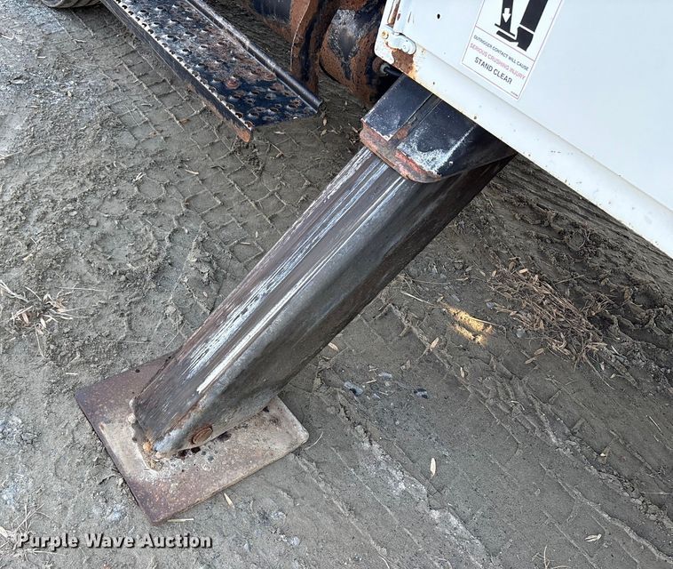 image for item DT2758 2007 International 4300 digger derrick truck