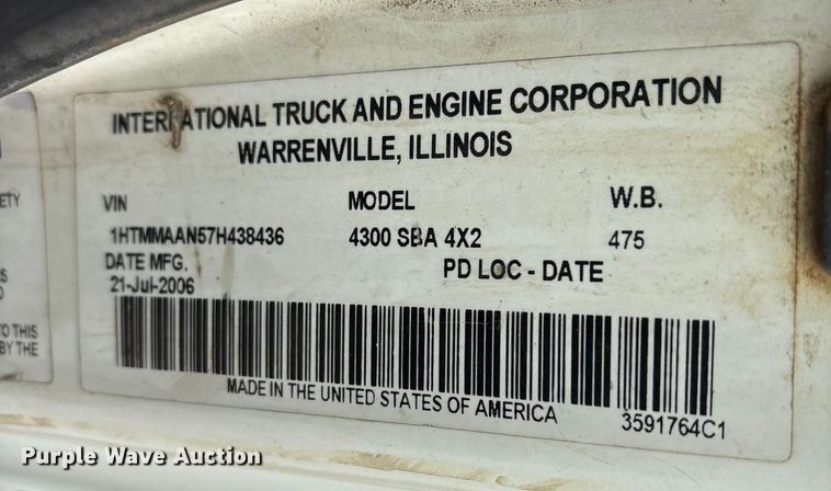 image for item DT2758 2007 International 4300 digger derrick truck