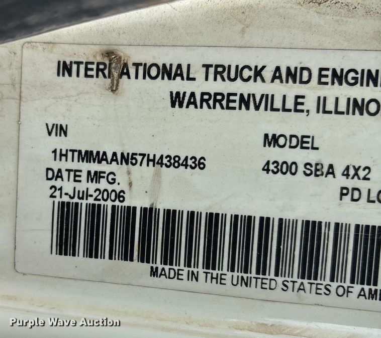 image for item DT2758 2007 International 4300 digger derrick truck