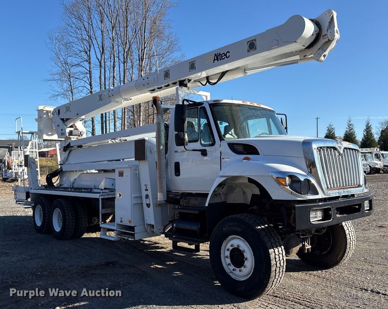 image for item DT2759 2014 International 7300 bucket truck