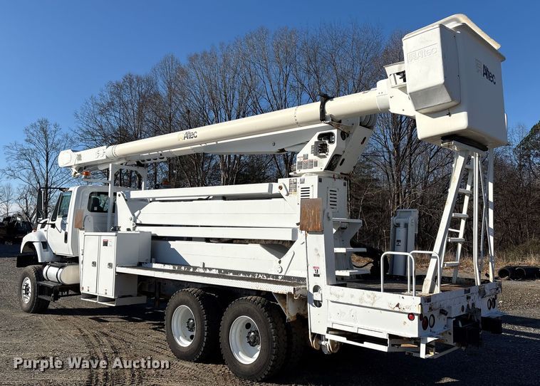 image for item DT2759 2014 International 7300 bucket truck