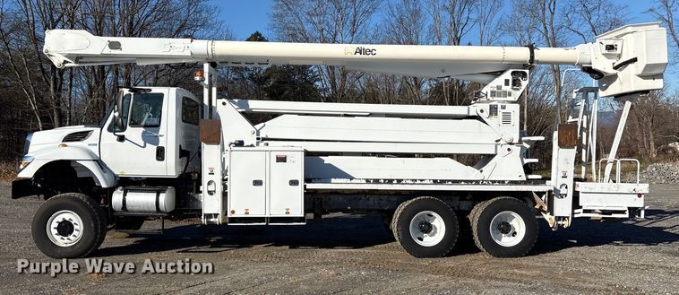 image for item DT2759 2014 International 7300 bucket truck