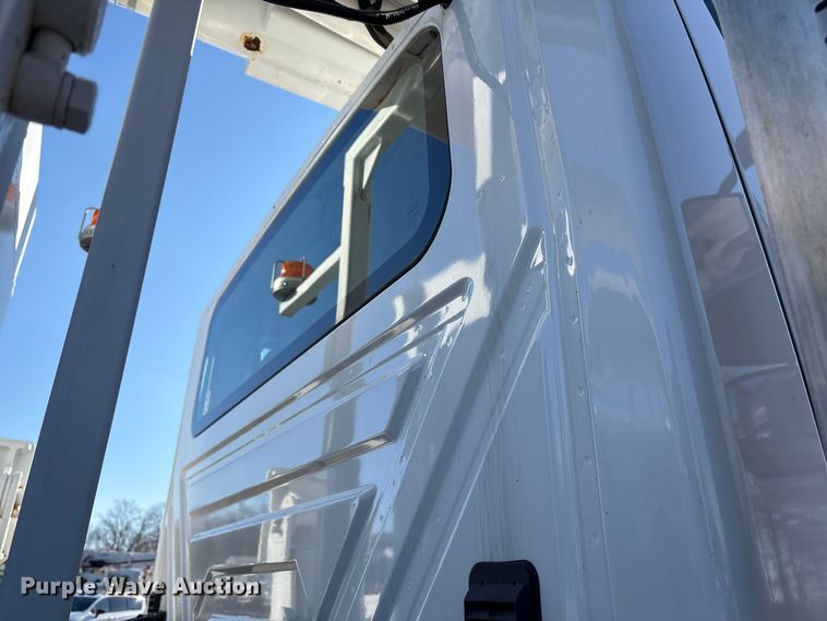 image for item DT2759 2014 International 7300 bucket truck