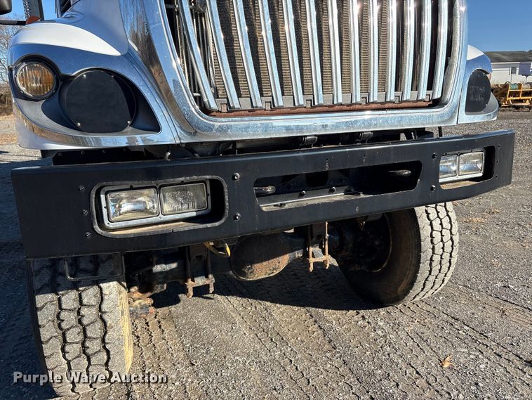 image for item DT2759 2014 International 7300 bucket truck