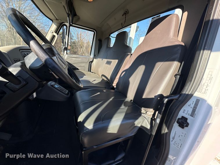 image for item DT2759 2014 International 7300 bucket truck