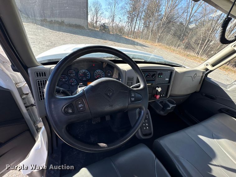 image for item DT2759 2014 International 7300 bucket truck