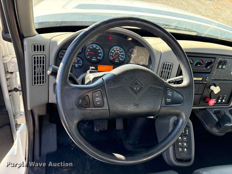 image for item DT2759 2014 International 7300 bucket truck