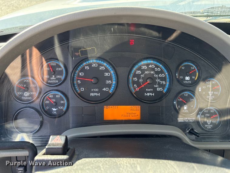 image for item DT2759 2014 International 7300 bucket truck