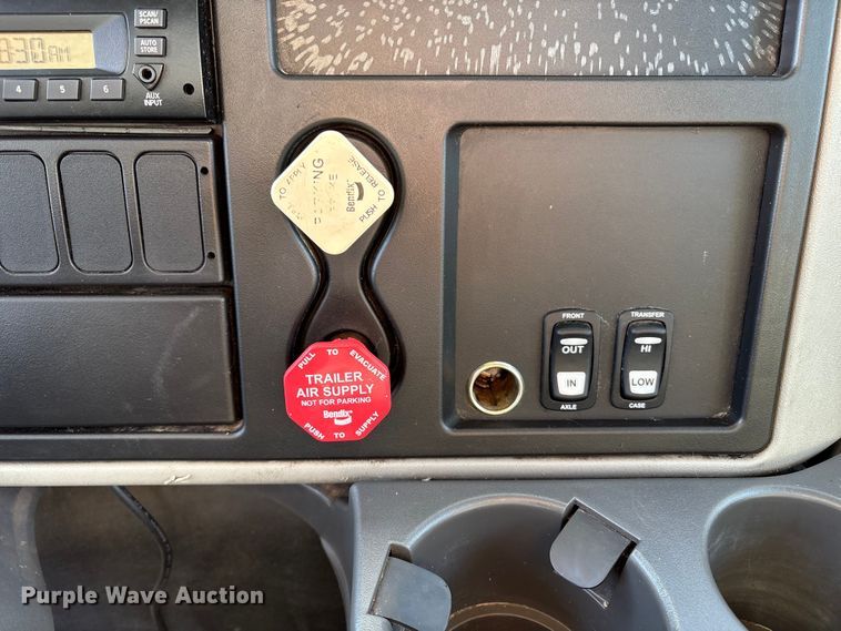 image for item DT2759 2014 International 7300 bucket truck