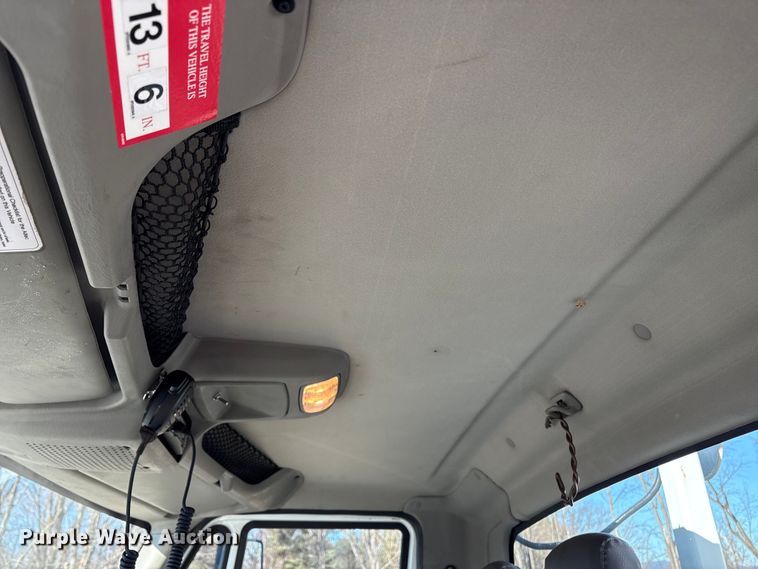 image for item DT2759 2014 International 7300 bucket truck