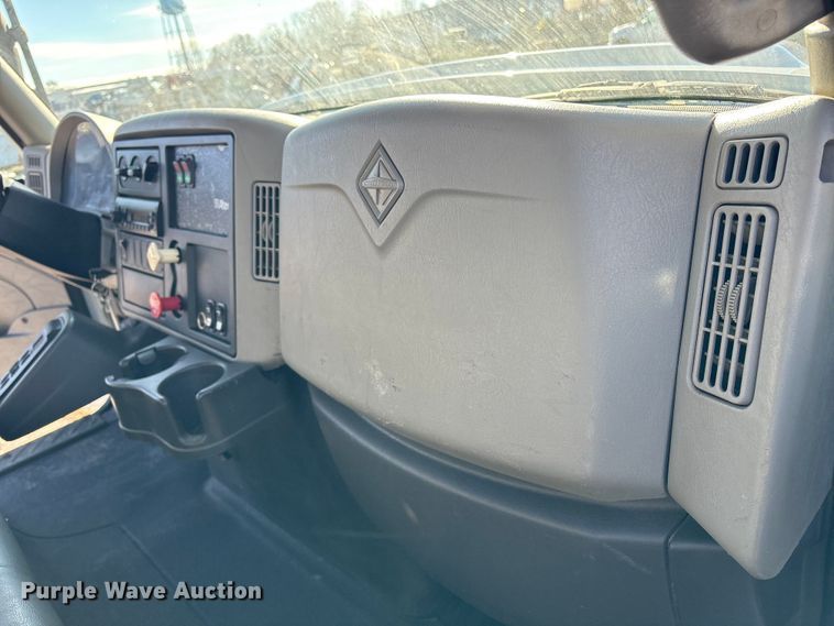 image for item DT2759 2014 International 7300 bucket truck