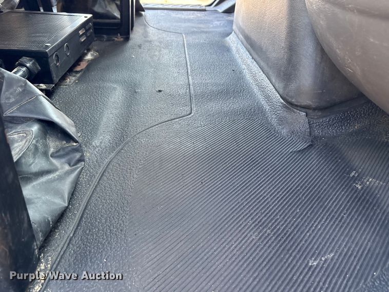 image for item DT2759 2014 International 7300 bucket truck