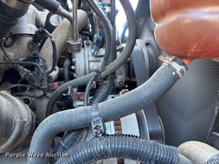 image for item DT2759 2014 International 7300 bucket truck