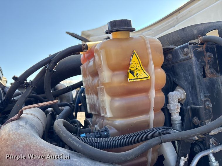 image for item DT2759 2014 International 7300 bucket truck