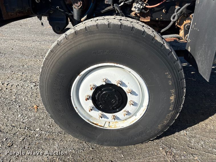 image for item DT2759 2014 International 7300 bucket truck