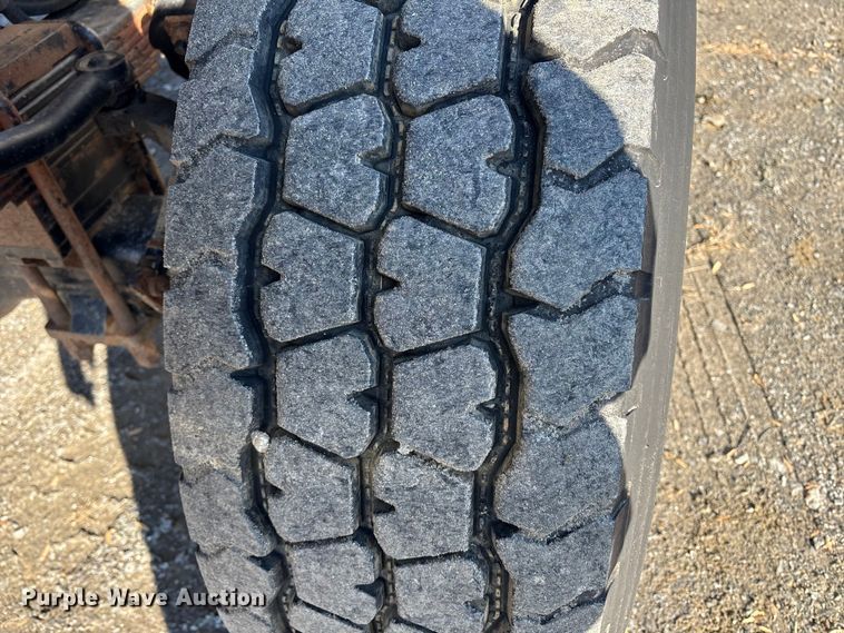 image for item DT2759 2014 International 7300 bucket truck