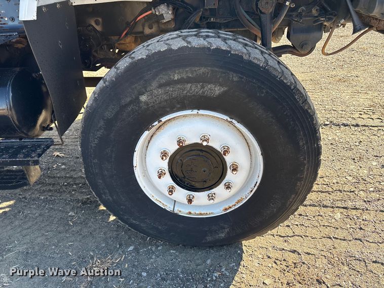 image for item DT2759 2014 International 7300 bucket truck