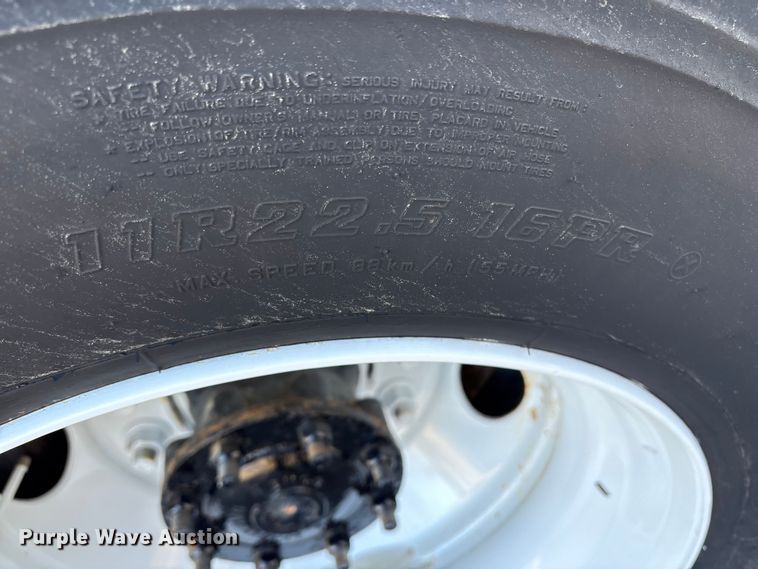 image for item DT2759 2014 International 7300 bucket truck