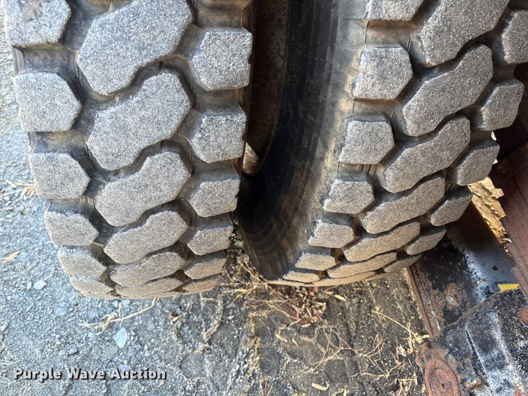 image for item DT2759 2014 International 7300 bucket truck