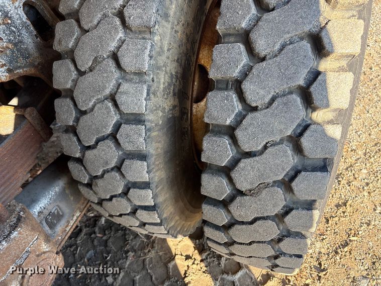 image for item DT2759 2014 International 7300 bucket truck